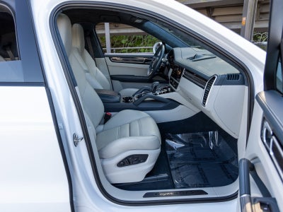 2023 Porsche Cayenne Cayenne GTS Coupe