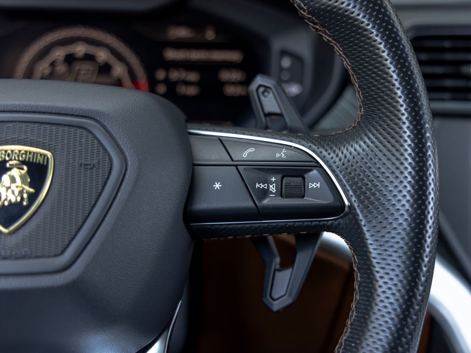 2019 Lamborghini Urus Base